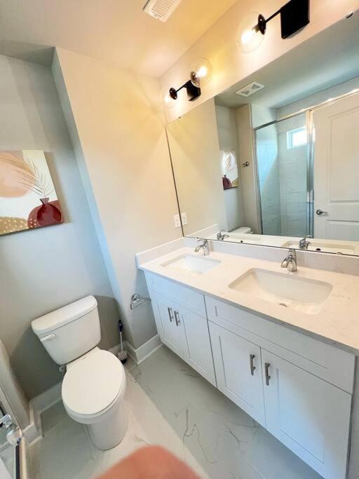 Brand New Build 10 Min- Uptown Villa Charlotte Exteriör bild