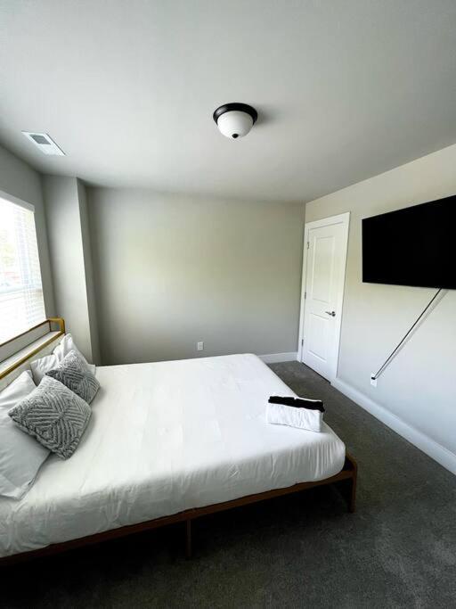 Brand New Build 10 Min- Uptown Villa Charlotte Exteriör bild
