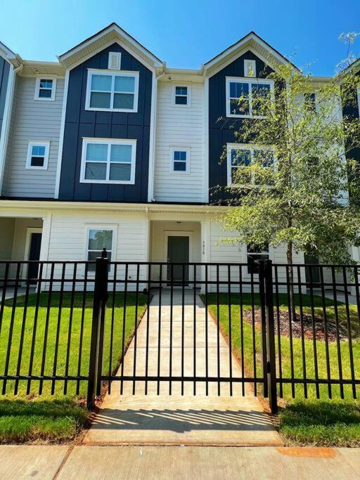 Brand New Build 10 Min- Uptown Villa Charlotte Exteriör bild