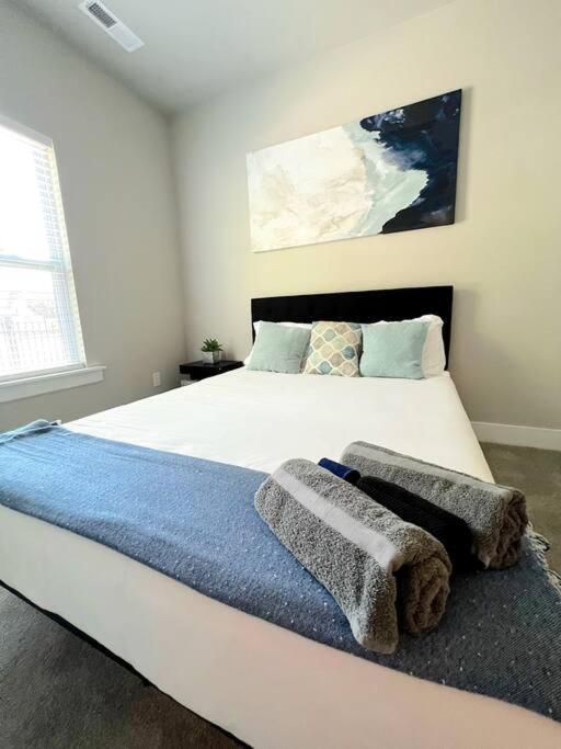 Brand New Build 10 Min- Uptown Villa Charlotte Exteriör bild