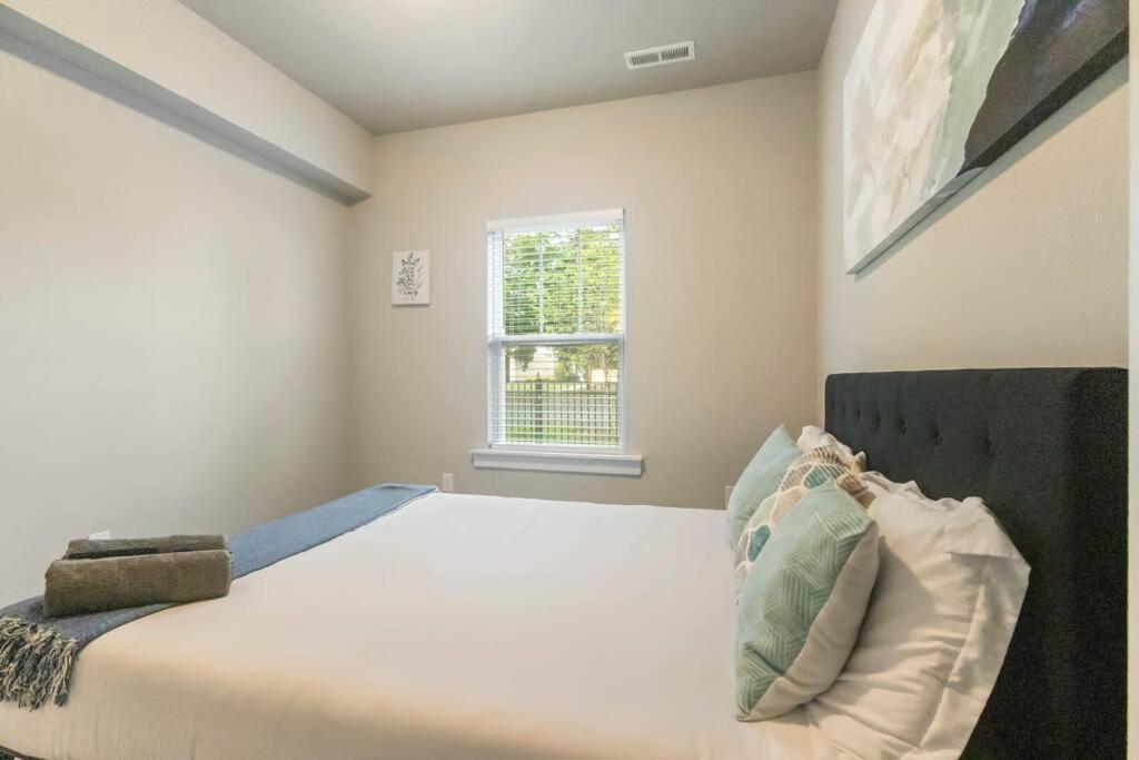 Brand New Build 10 Min- Uptown Villa Charlotte Exteriör bild