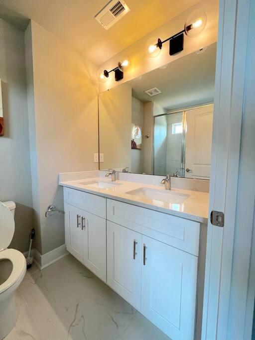 Brand New Build 10 Min- Uptown Villa Charlotte Exteriör bild