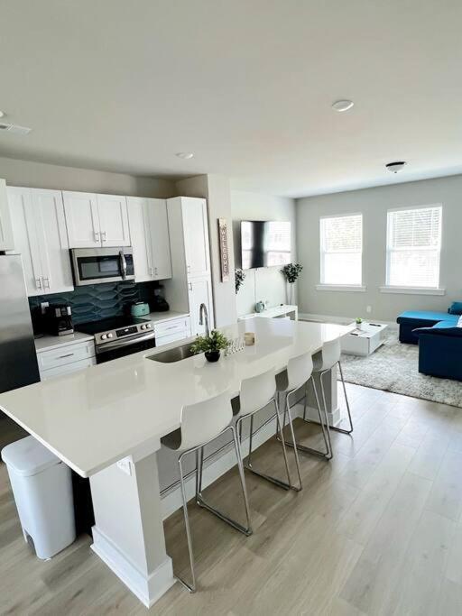 Brand New Build 10 Min- Uptown Villa Charlotte Exteriör bild