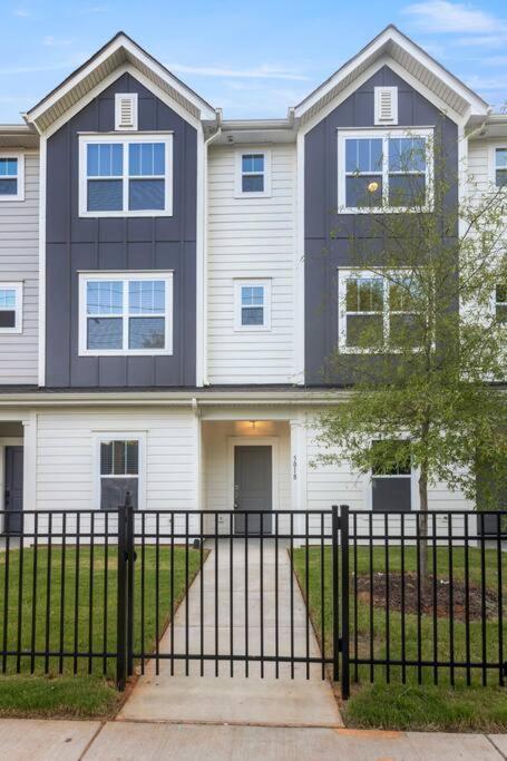 Brand New Build 10 Min- Uptown Villa Charlotte Exteriör bild