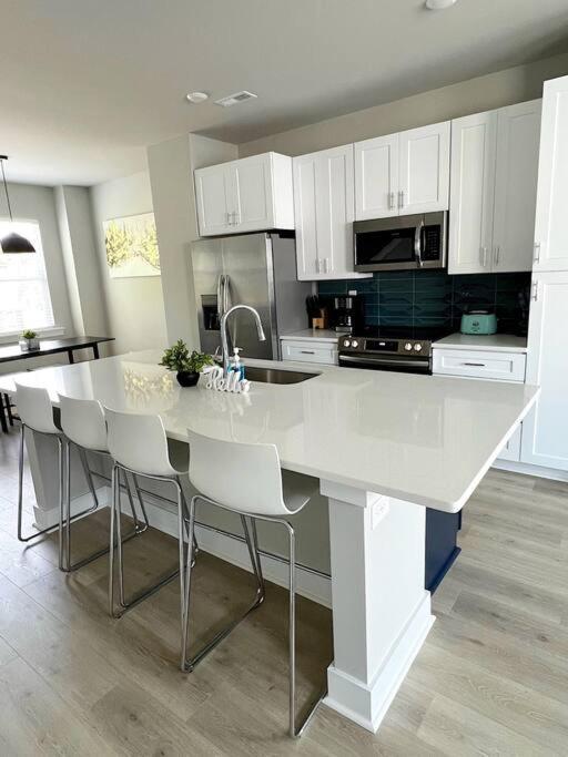 Brand New Build 10 Min- Uptown Villa Charlotte Exteriör bild