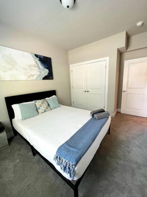 Brand New Build 10 Min- Uptown Villa Charlotte Exteriör bild