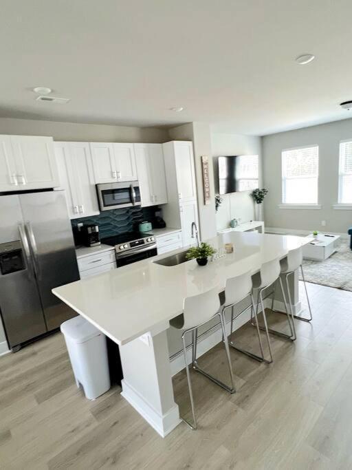 Brand New Build 10 Min- Uptown Villa Charlotte Exteriör bild