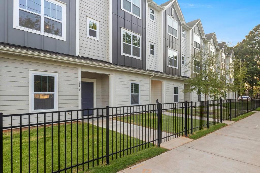 Brand New Build 10 Min- Uptown Villa Charlotte Exteriör bild