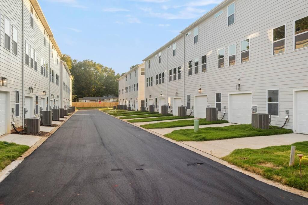 Brand New Build 10 Min- Uptown Villa Charlotte Exteriör bild