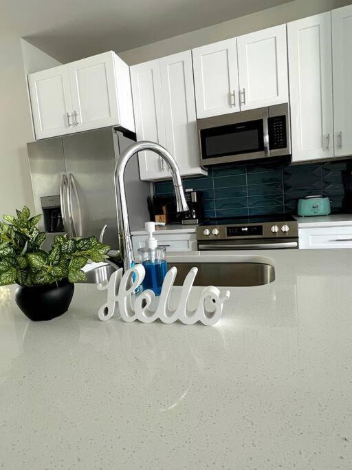 Brand New Build 10 Min- Uptown Villa Charlotte Exteriör bild
