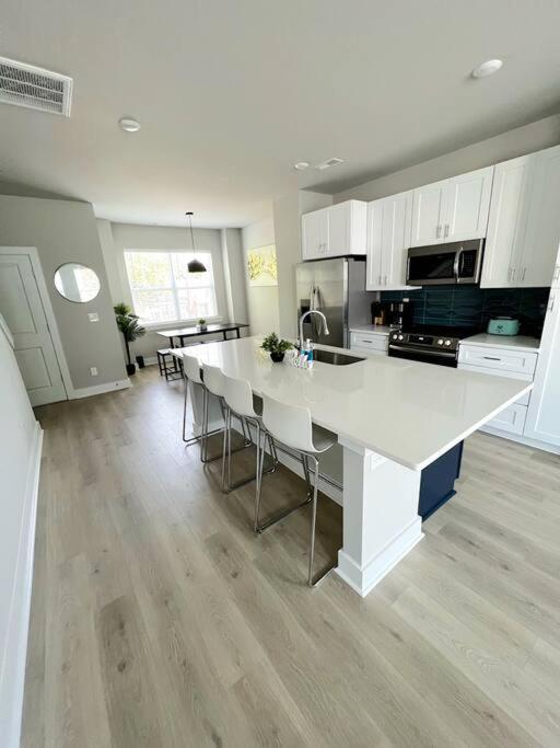 Brand New Build 10 Min- Uptown Villa Charlotte Exteriör bild