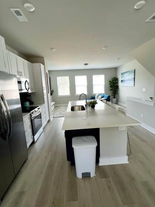 Brand New Build 10 Min- Uptown Villa Charlotte Exteriör bild